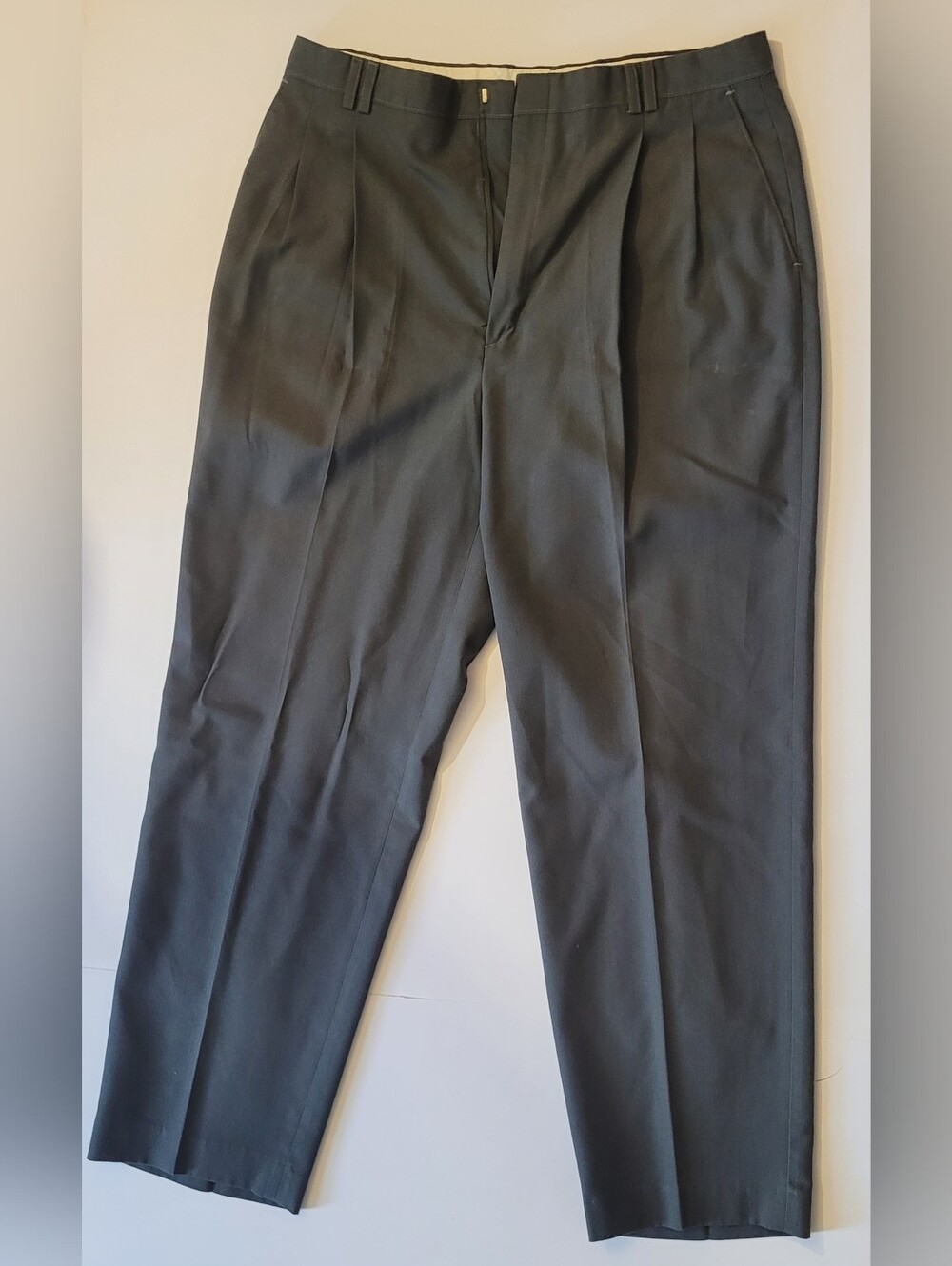 Haggar Men's Olive Color Relaced Fit Pleated Dress Pants
